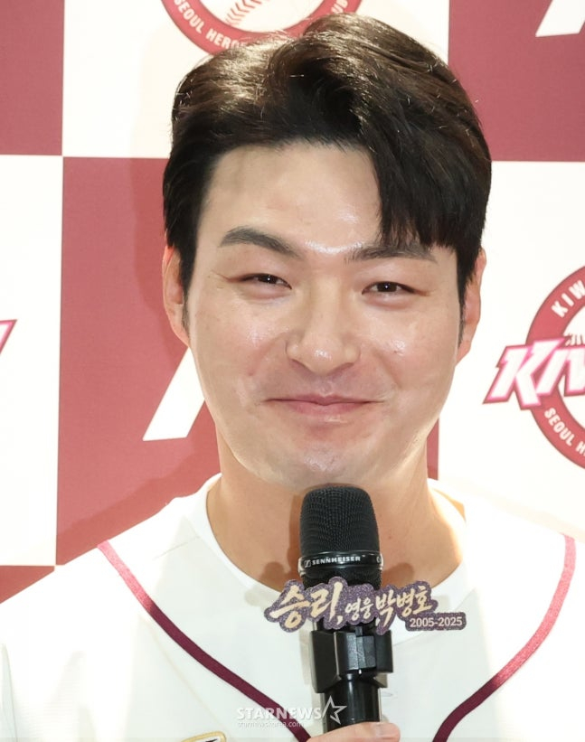Park Byung-ho, a coach for the Kiwoom Heroes' reserve team, holds a press conference ahead of his retirement ceremony on the 26th. /Photo=Chief correspondent Kim Jin-kyung