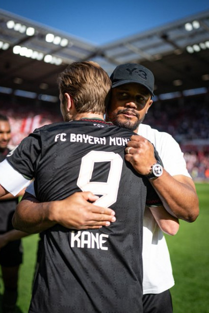 Harry Kane (left) and manager Vincent Kompany. /Photo=Bayern Munich official SNS archive