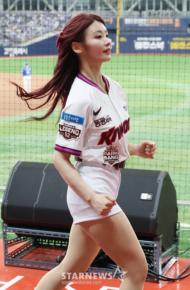 [포토] 최혜린 '핑크빛 행진'