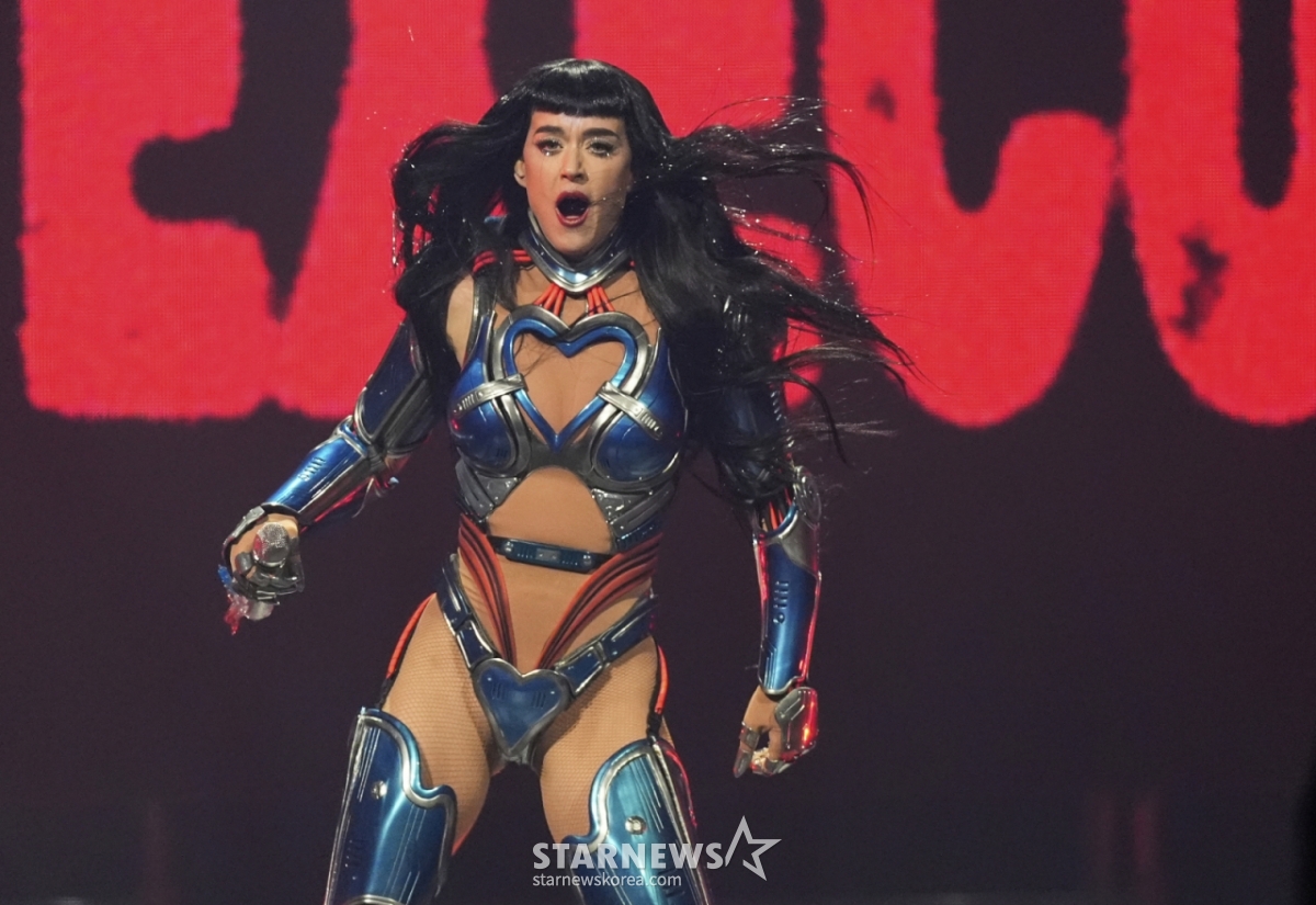 "유명 女가수, 男 바지 내려 성기 노출"..또 성추행 폭로 터졌다 [스타이슈]