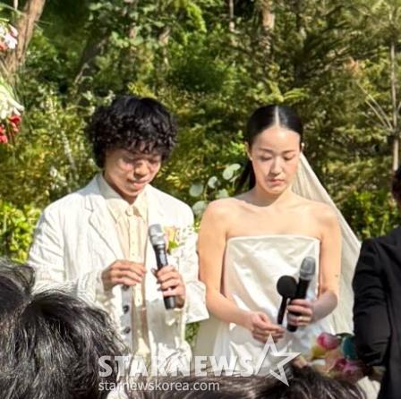동거 끝 부부 거듭..오존♥'여배우 동생' 전주니, 동화 같은 야외 결혼식 전격 공개 [스타이슈]