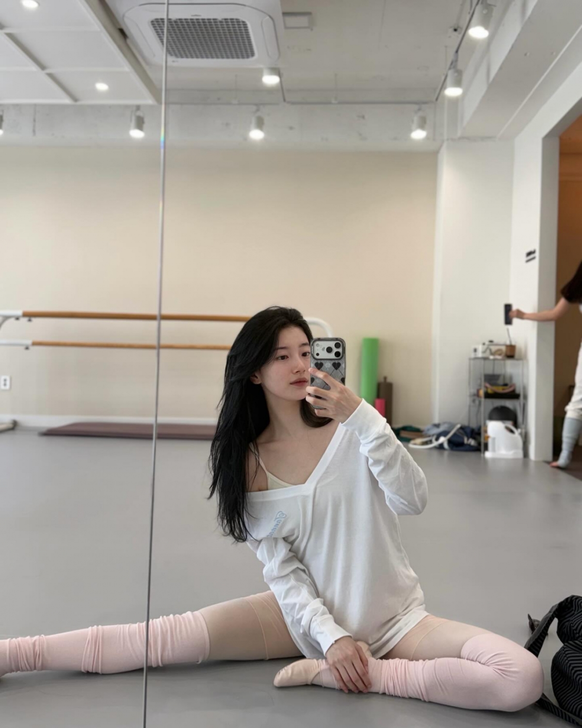 수지, '파워 청순'의 끝판왕..발레복이 심하게 잘 어울려!