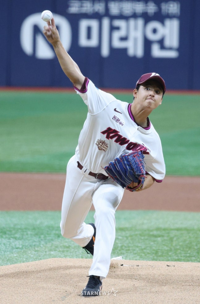 Park Jun-hyun pitching. /Photo=Chief correspondent Kim Jin-kyung