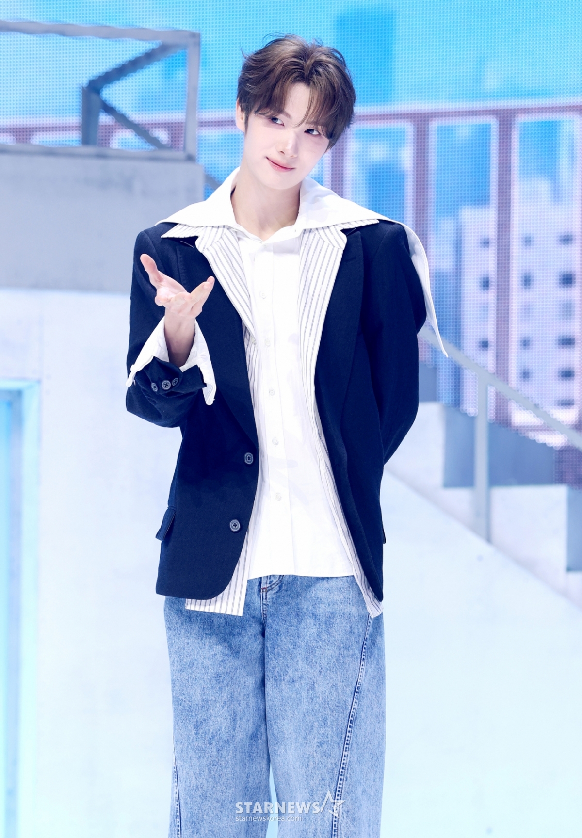 グループツアーズのヨンジェが27日、ソウル広津区イエス24ライブホールで行われたミニ5集「NO TRAGEDY」発売記念ショーケースでポーズを取っている。 /2026.04.27 /写真=キム·フィソン hwijpg@