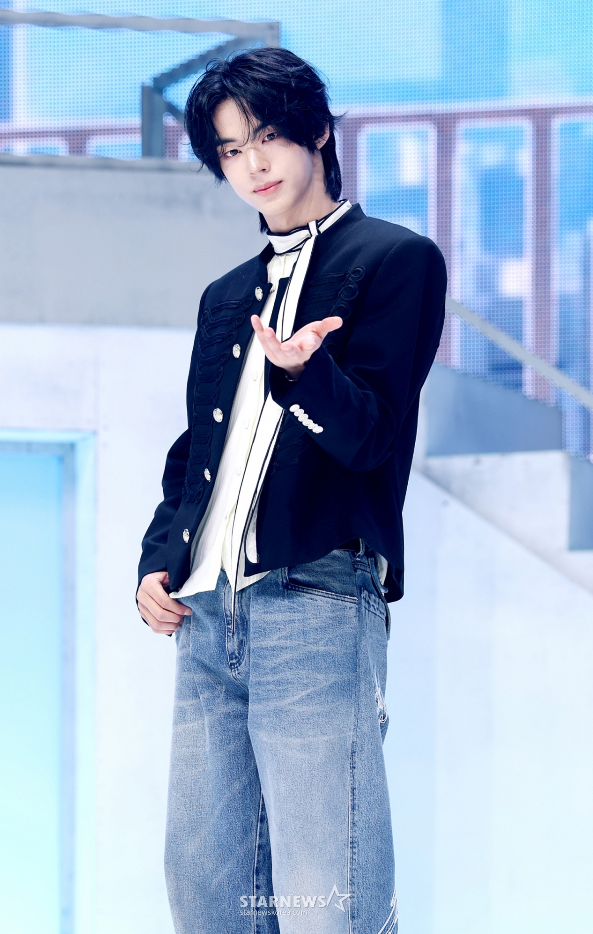 グループツアーズのドフンが27日、ソウル広津区イエス24ライブホールで行われたミニ5集「NO TRAGEDY」発売記念ショーケースでポーズを取っている。 /2026.04.27 /写真=キム·フィソン hwijpg@