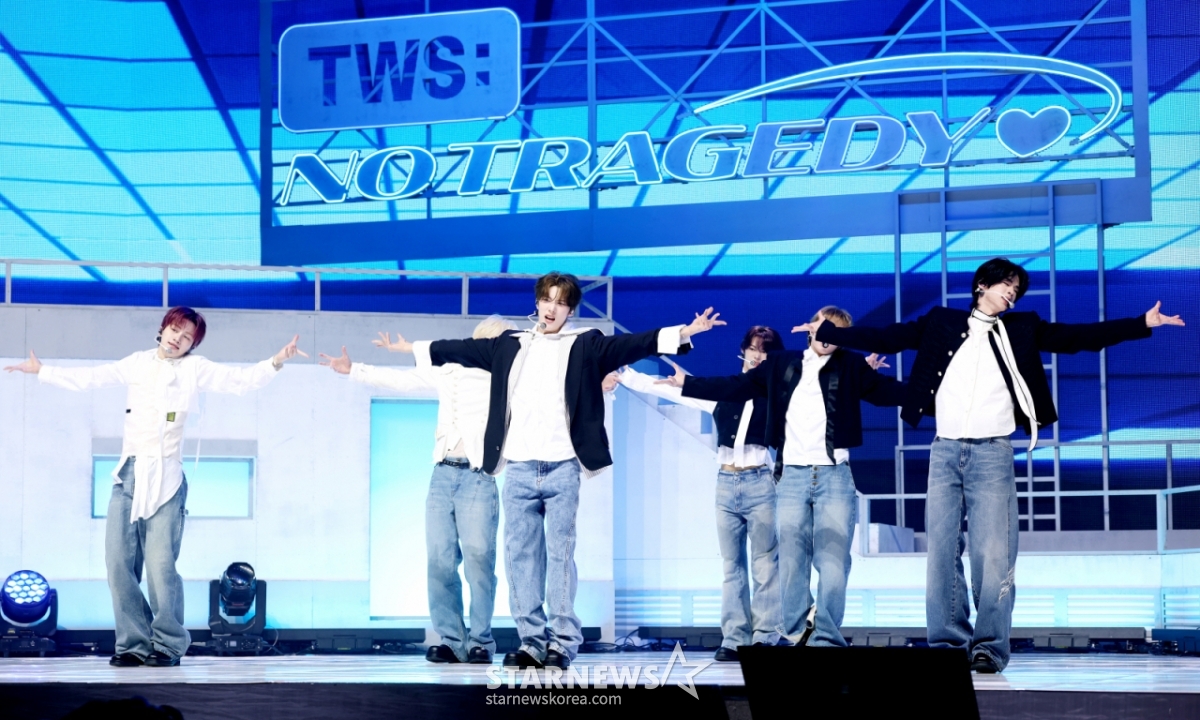 グループツアーズが27日、ソウル広津区イエス24ライブホールで行われたミニ5集「NO TRAGEDY」発売記念ショーケースでポーズを取っている。 /2026.04.27 /写真=キム·フィソン hwijpg@