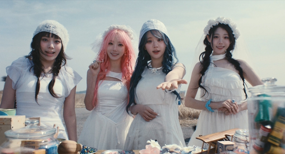 /Photo= QWER 'CEREMONY' Music Video