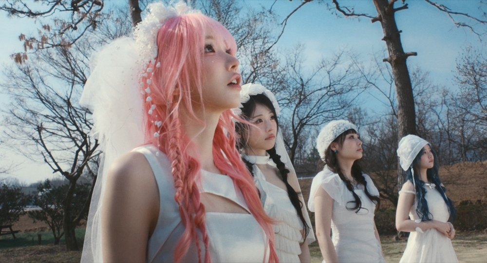 /Photo= QWER 'CEREMONY' Music Video