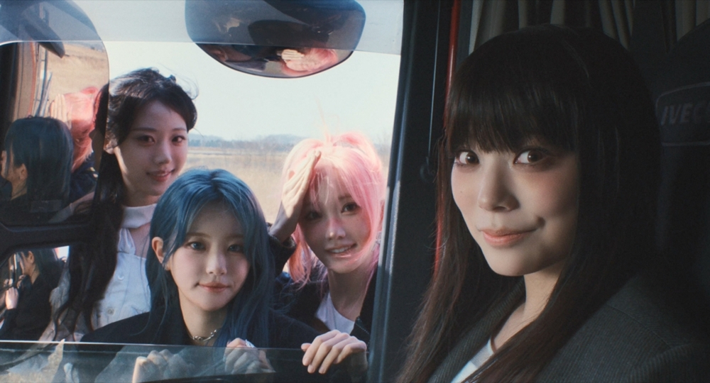 /Photo= QWER 'CEREMONY' Music Video