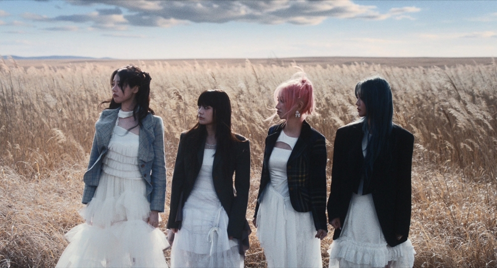 /Photo= QWER 'CEREMONY' Music Video