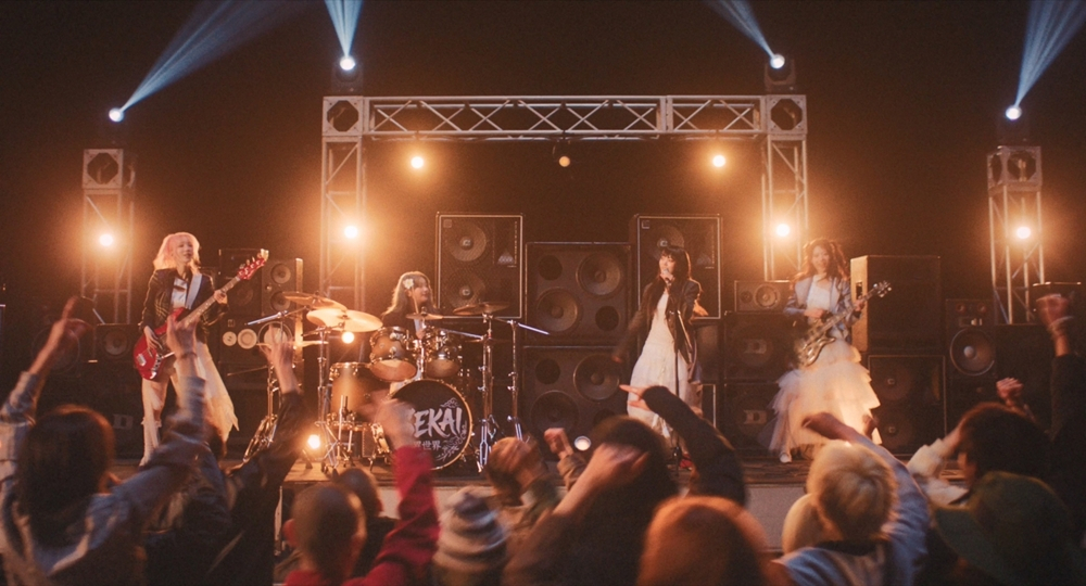 /Photo= QWER 'CEREMONY' Music Video