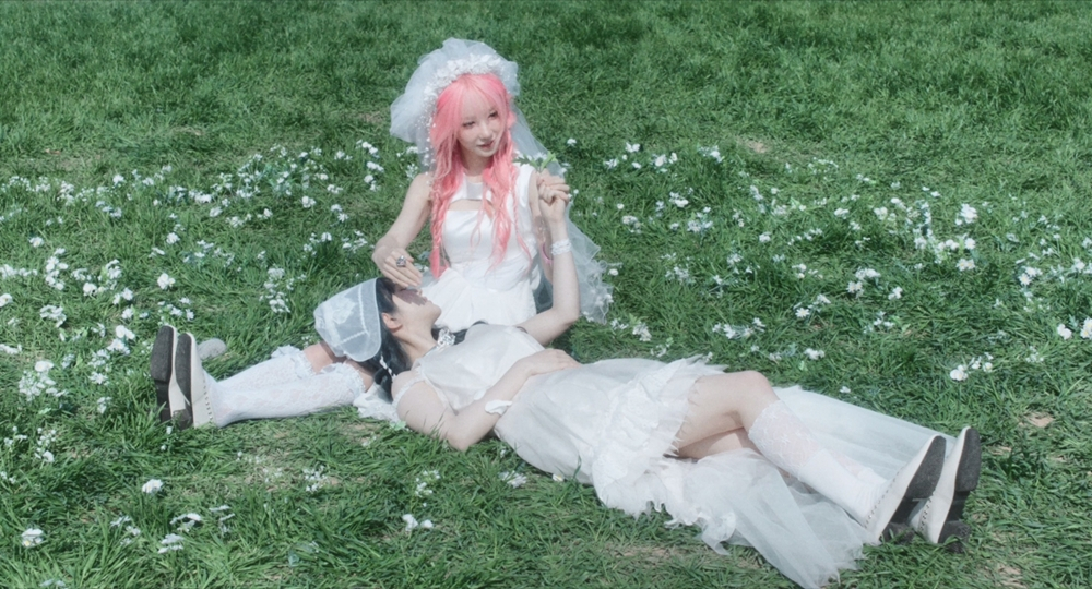 /Photo= QWER 'CEREMONY' Music Video