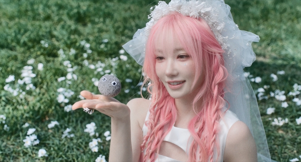 /Photo= QWER 'CEREMONY' Music Video