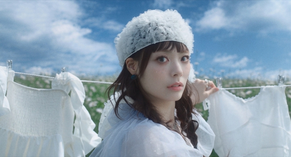 /Photo= QWER 'CEREMONY' Music Video