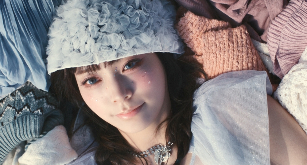 /Photo= QWER 'CEREMONY' Music Video