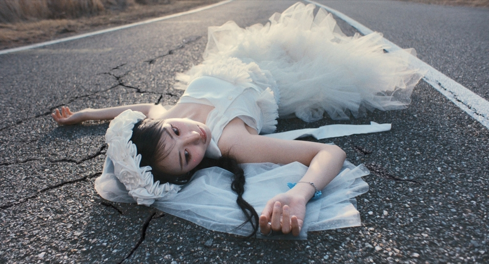 /Photo= QWER 'CEREMONY' Music Video