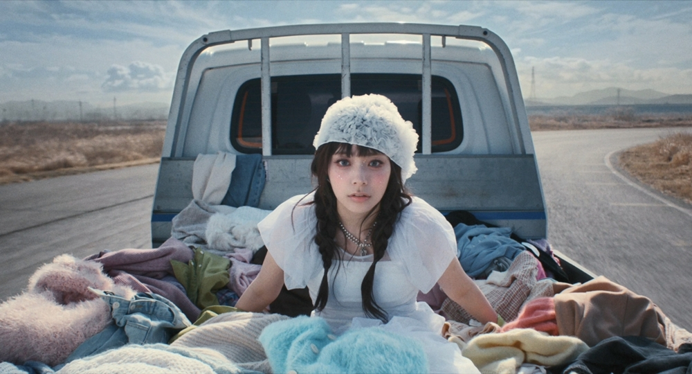 /Photo= QWER 'CEREMONY' Music Video