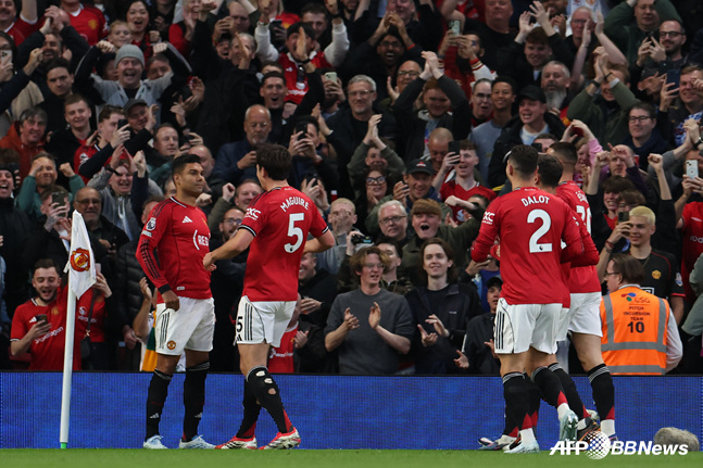 喜ぶマンUの選手たち。 /AFPBBNews=ニュース1