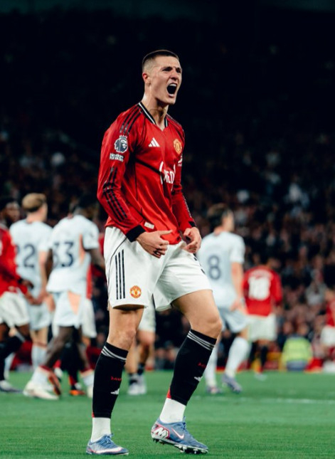 Benjamin Seshuko (cầu thủ bóng đá) Ảnh = Cap màn hình SNS chính thức của Manchester United