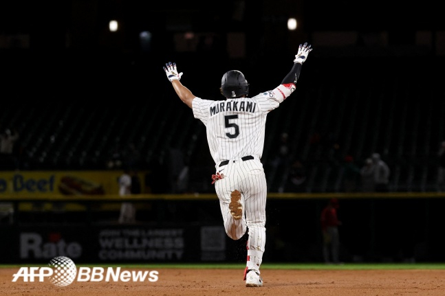 シカゴ·ホワイトソックスの村上宗孝が28日（韓国時間）、米イリノイ州シカゴにあるレイトフィールドで行われた2026MLBレギュラーシーズン、LAエンゼルスとホーム試合7回裏無死2、3塁で、右越逆転スリーランを放った。 /AFPBBNews=ニュース1