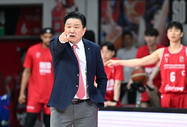 ユ·ドフン安養（アンヤン）正官庄監督。 /写真=KBL提供