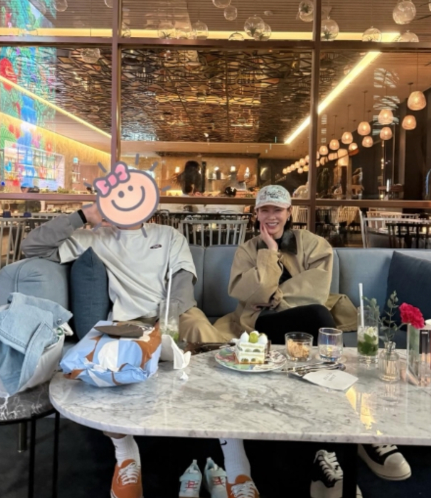 /Фото = Son Yejin SNS