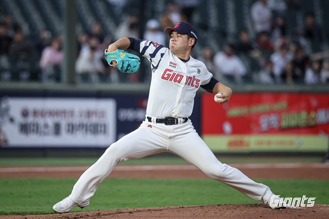 Ким Джин Ук, который хорошо провёл пять иннингов в матче Кивума 28-го числа. /Фото = Лотте Джайентс