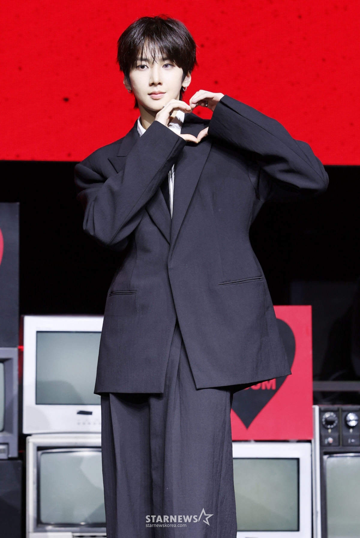 グループ82メジャーのナム·ソンモが28日、ソウル西大門区イエス24ワンダーロックホールで行われた5番目のミニアルバム「FEELM」発売記念ショーケースでポーズを取っている。 /2026.04.28 /写真=キム·フィソン hwijpg@