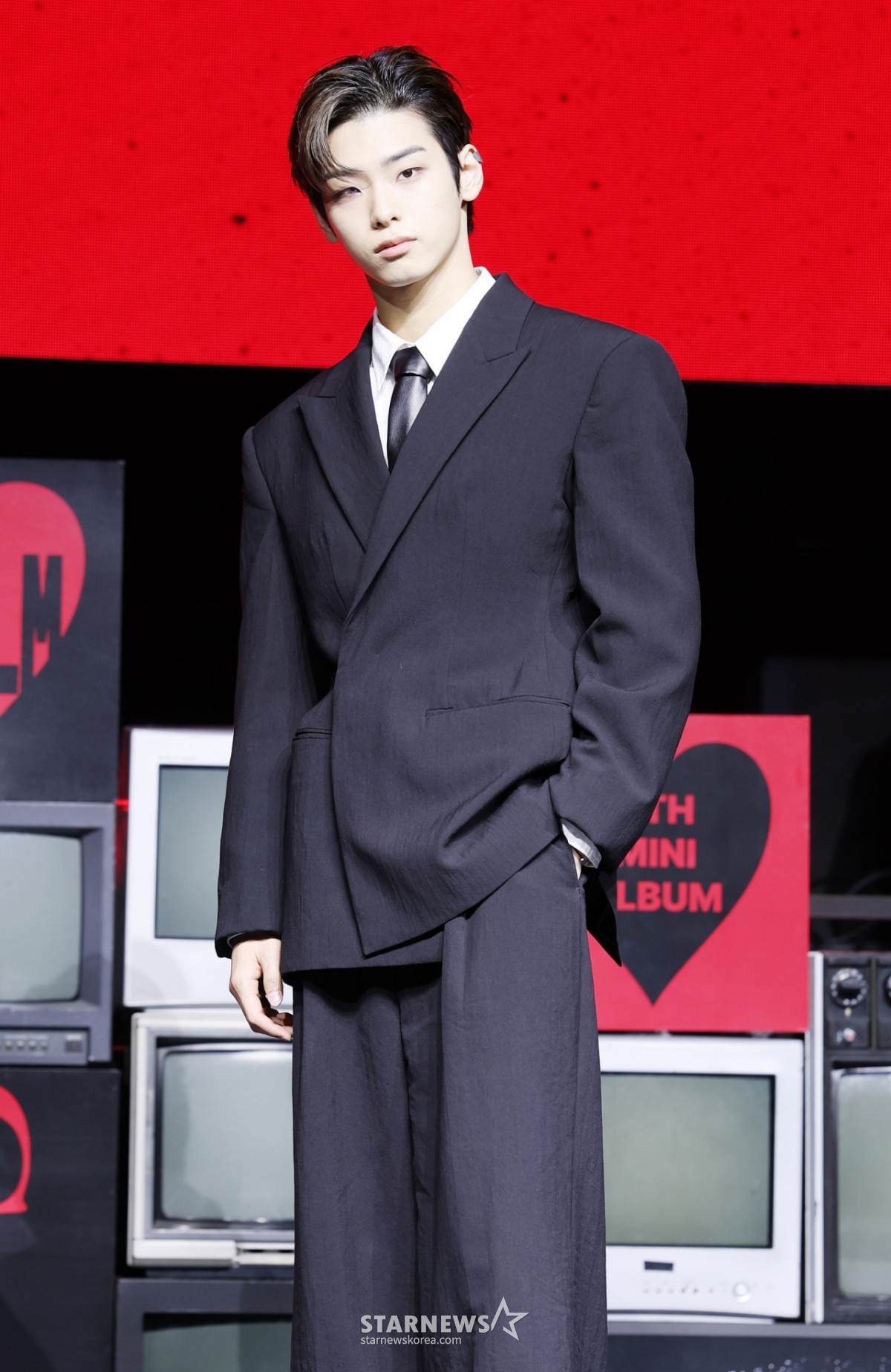 グループ82メジャーのキム·ドギュンが28日、ソウル西大門区イエス24ワンダーロックホールで行われた5番目のミニアルバム「FEELM」発売記念ショーケースでポーズを取っている。 /2026.04.28 /写真=キム·フィソン hwijpg@