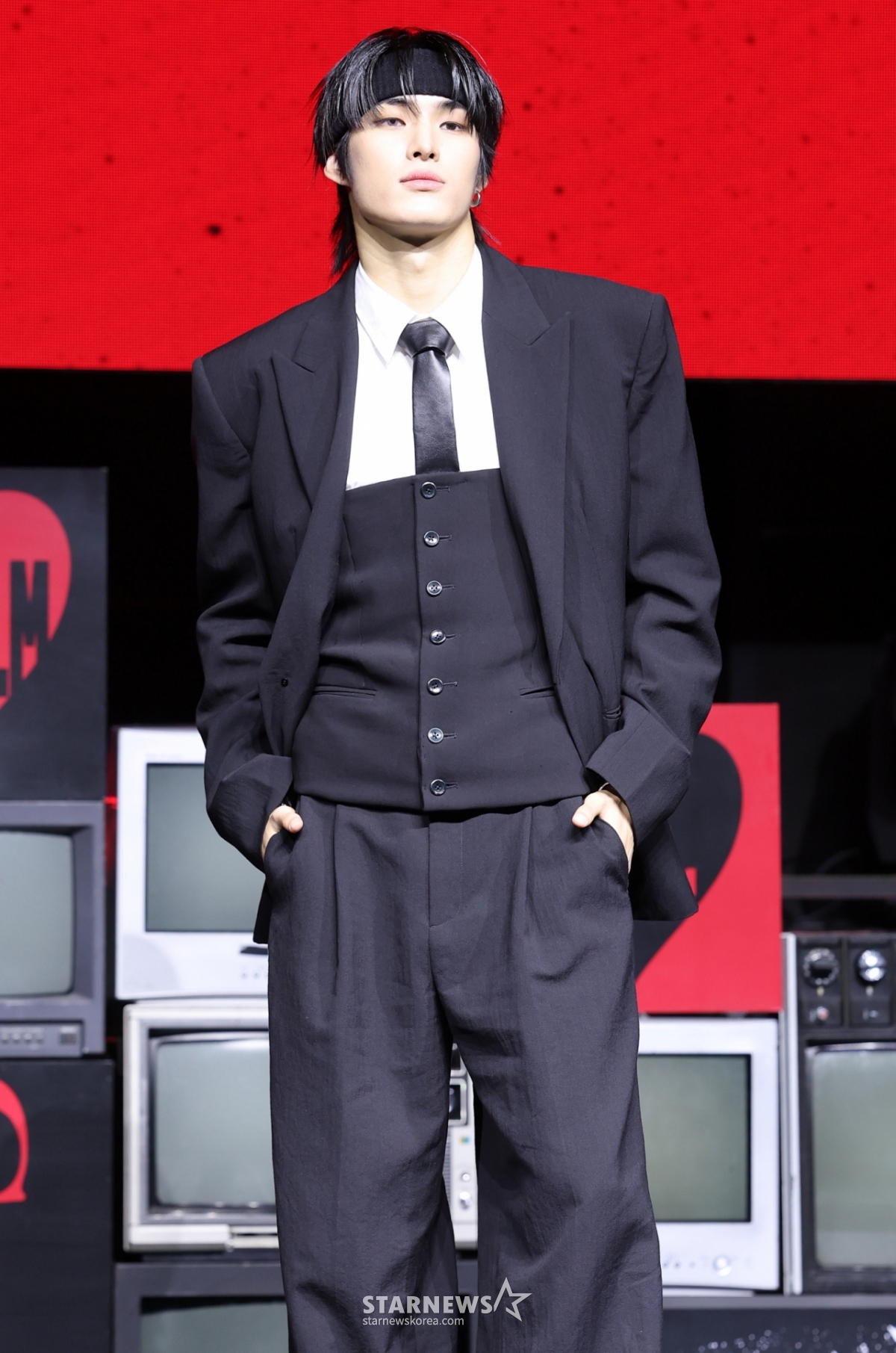 グループ82メジャーのユン·イェチャンが28日、ソウル西大門区のイエス24ワンダーロックホールで行われた5番目のミニアルバム「FEELM」発売記念ショーケースでポーズを取っている。 /2026.04.28 /写真=キム·フィソン hwijpg@