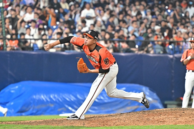 Wu Qing-wei pitching. /Photo=Tongyi Lions official SNS