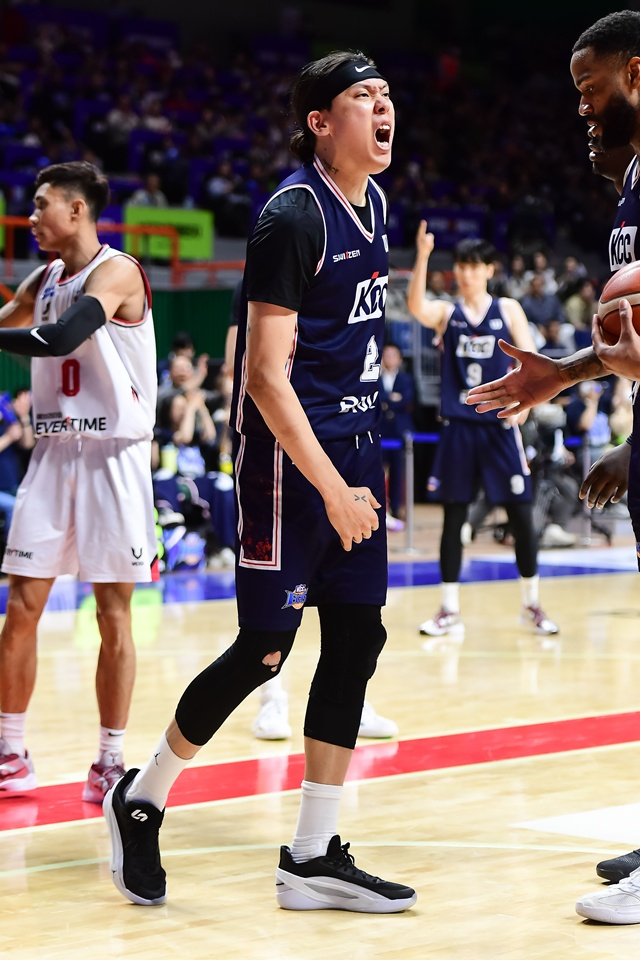 Ревущий Чхве Джун Ён (в центре). /Фото = Предоставлено KBL.