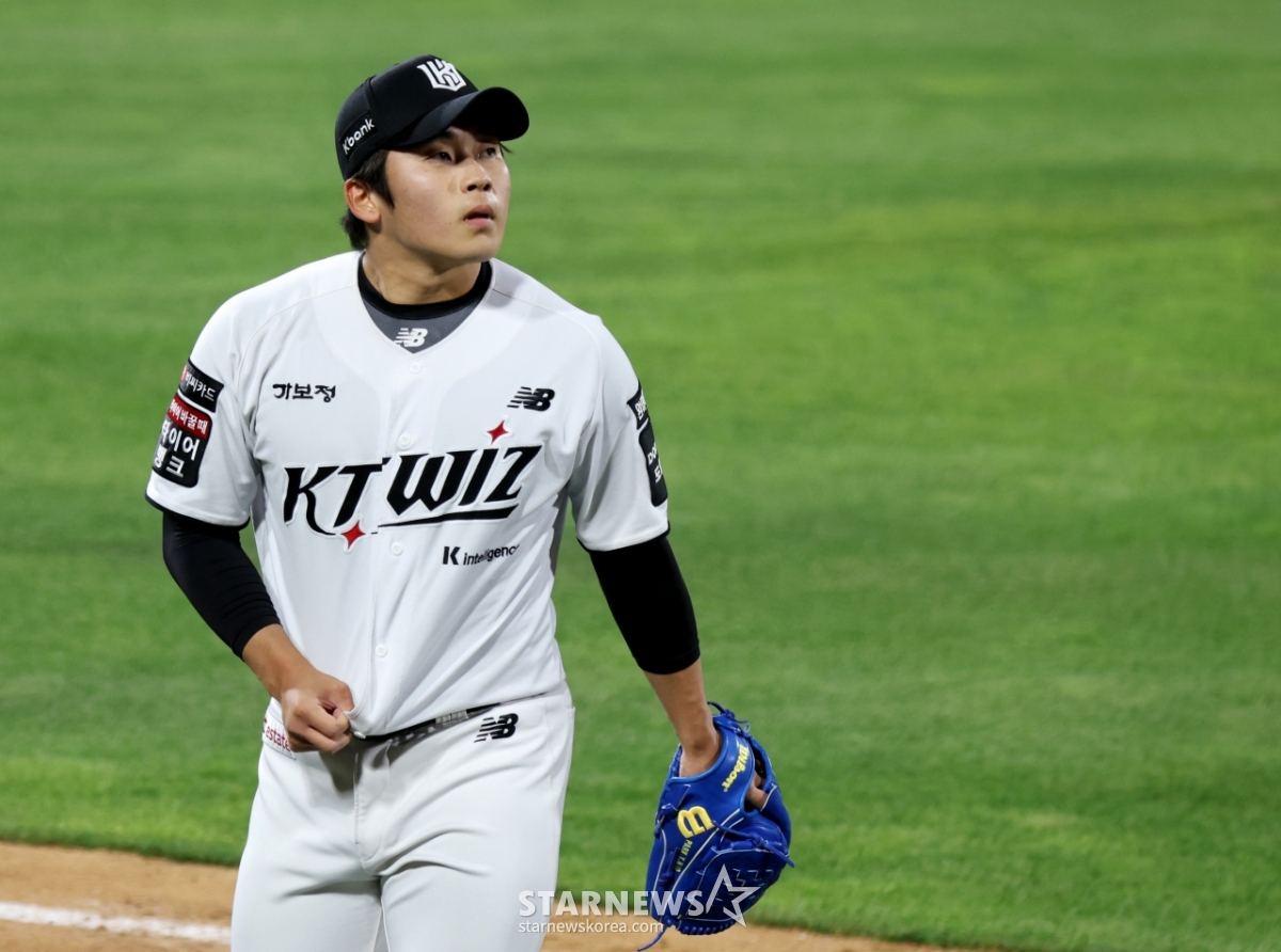 [포토]'8회말 불끄고 싶었는데' 박영현