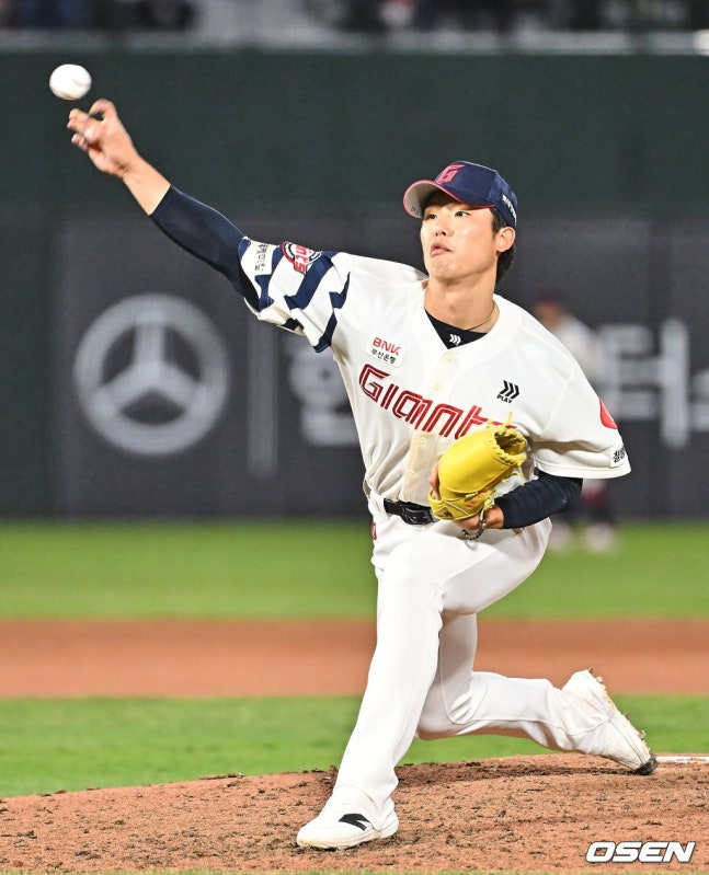 Вид на Хён До Хуна, который борется против Кивума Героев 28-го числа.