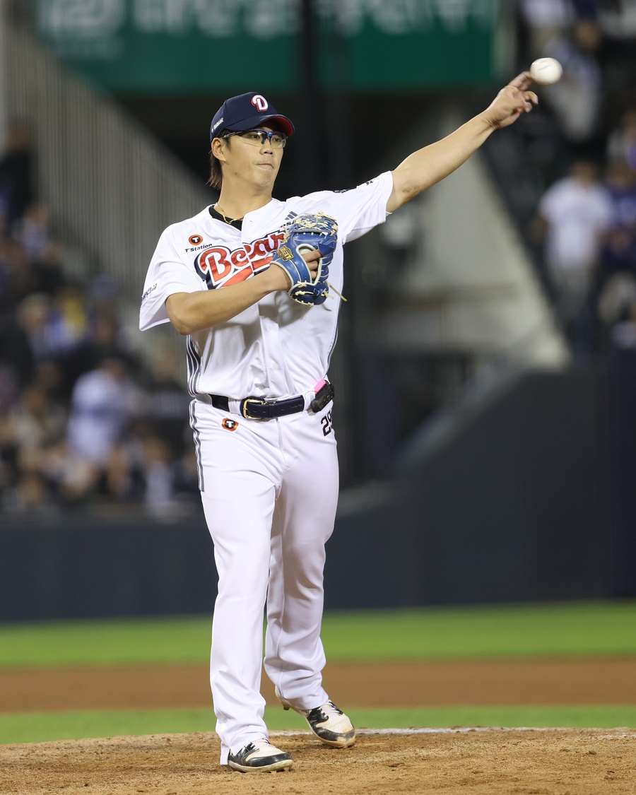 Doosan's Lee Byung-hun appeared in the Samsung game on the 28th. /Photo=Doosan Bears