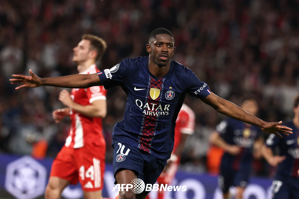 Paris Saint-Germain's Ousmane Dembélé performs a goal celebration after scoring during the first leg of the 2025-2026 UEFA Champions League (UCL) semifinals against Bayern Munich at Parc des Princes in Paris, France, on the 29th. /AFPBBNews=NEWS1