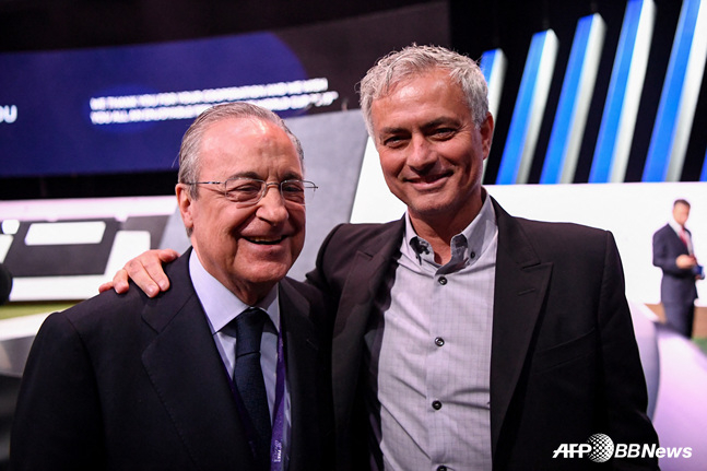 Florentino Perez, Real Madrid president (left), and Jose Mourinho, manager. /AFPBBNews=NEWS1