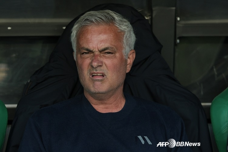 Huấn luyện viên Jose Mourinho. /AFPBBNews = Tin tức 1