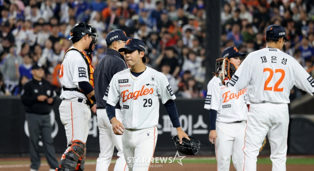 "5이닝만 던져주길" 결과는 '볼볼볼볼볼볼'→5실점→2회 강판... 황준서의 멀고 먼 5선발의 꿈 [대전 현장]