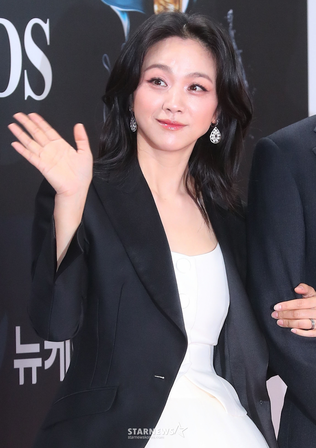Актриса Тан Вэй позирует на красной ковровой дорожке '45-й премии Blue Dragon Film Awards', которая прошла в новом зале KBS в Ёвидо-дон, Ёндынпо-гу, Сеул, во второй половине дня 29-го числа. 2024.11.29 / Фото = Ким Чхан Хён@