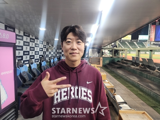 Park Jin-hyung, người đã trở thành cầu thủ ném bóng chiến thắng trước Lotte Giants vào ngày 29. /Ảnh = Phóng viên Park Soo Jin