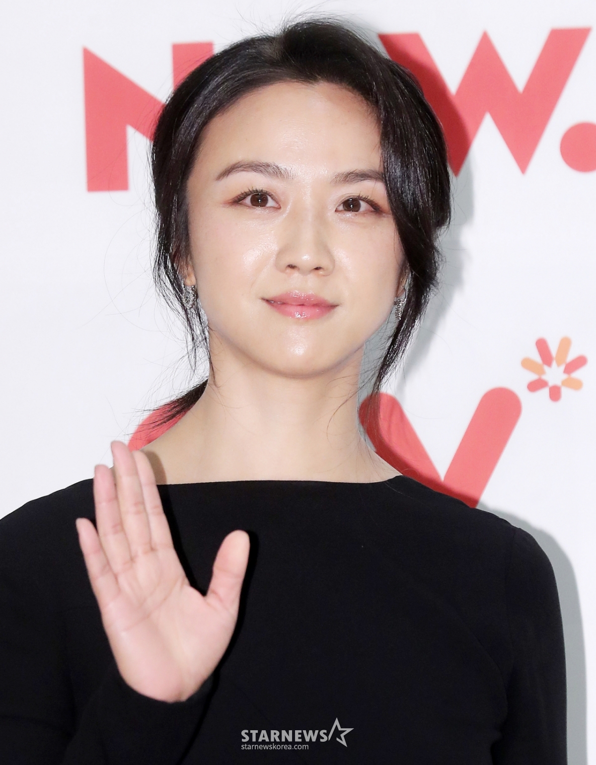 Актер Тан Вэй позирует во второй половине дня 23-го числа на 42-й церемонии вручения премии Ассоциации кинокритиков кино (на английском языке), которая состоялась в Центре малого и среднего бизнеса в Ёвидо-донге, Ёндынпо-гу, Сеул. 2022.11.23