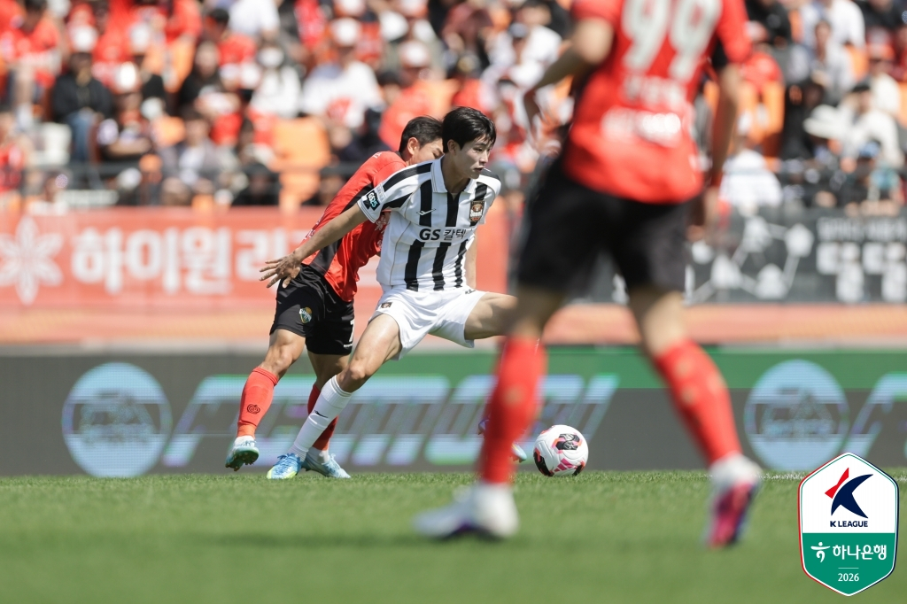 FC Seoul's Son Jeong-beom, who played in the Kangwon FC match held on the 25th at GangneungHigh1 Resort Arena. /Photo=Korea Professional Football League
