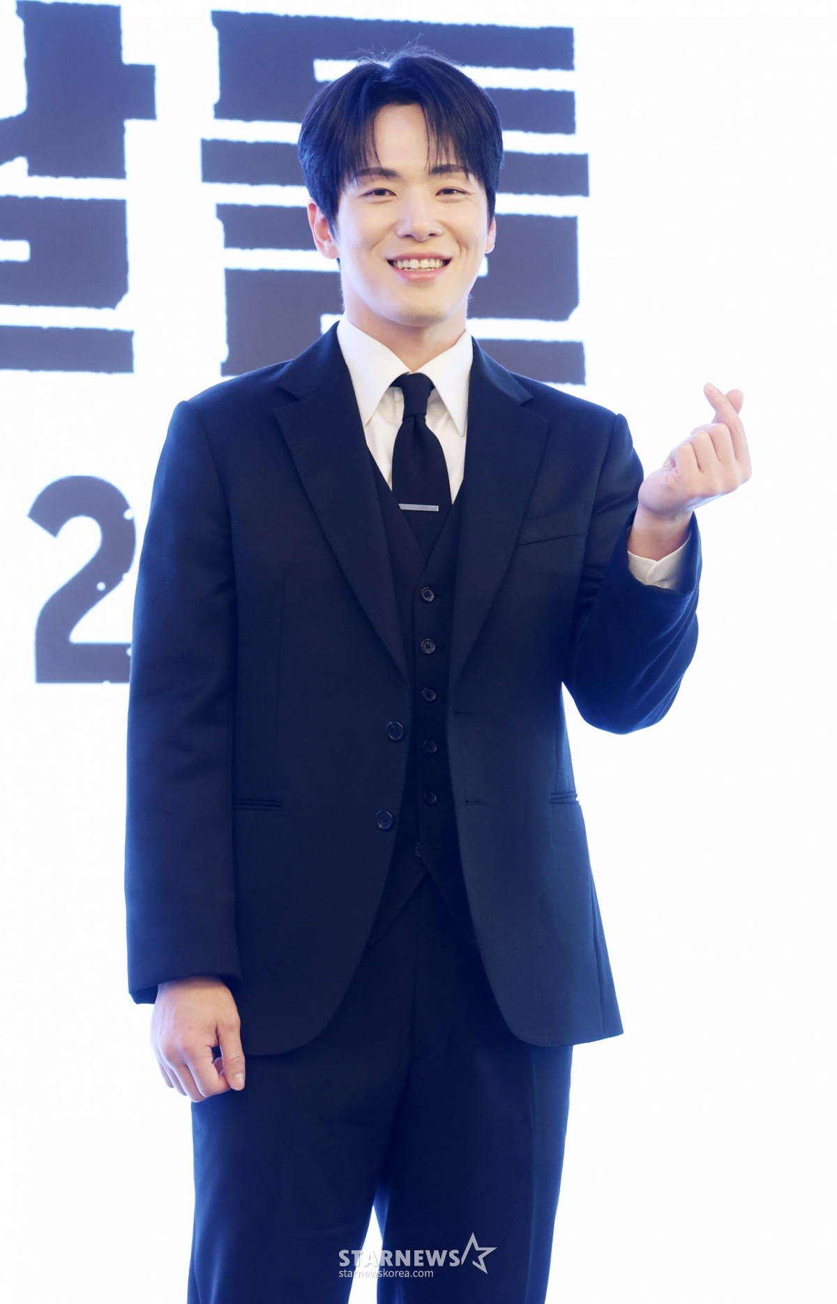 俳優のキム·ジョンヒョンが30日、ソウル江南区のエリエナホテルで行われたミュージカル「あの日々」の記者懇談会に参加し、ポーズを取っている。 /2026.04.30 /写真=キム·フィソン hwijpg@