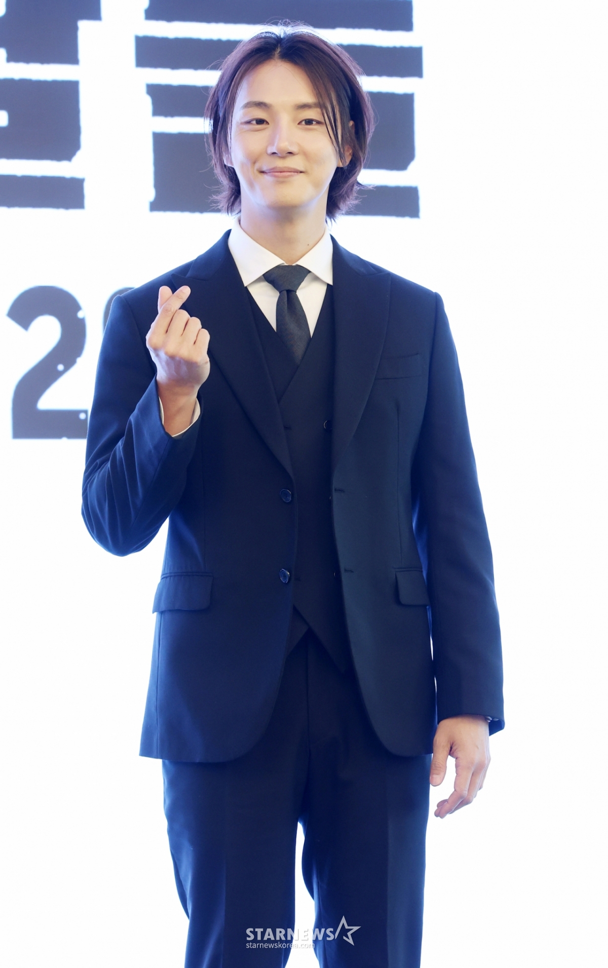 俳優のユン·シユンが30日、ソウル江南区のエリエナホテルで行われたミュージカル「あの日々」の記者懇談会に参加し、ポーズを取っている。 /2026.04.30 /写真=キム·フィソン hwijpg@