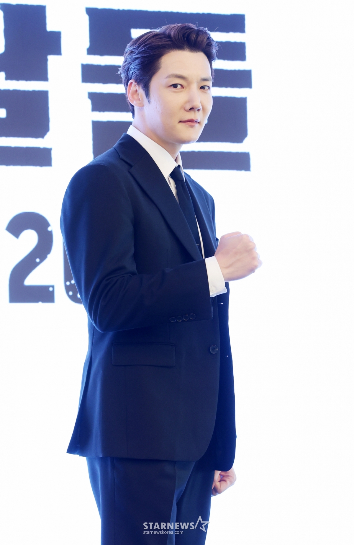 俳優のチェ·ジニョクが30日、ソウル江南区のエリエナホテルで行われたミュージカル「あの日々」の記者懇談会に参加し、ポーズを取っている。 /2026.04.30 /写真=キム·フィソン hwijpg@