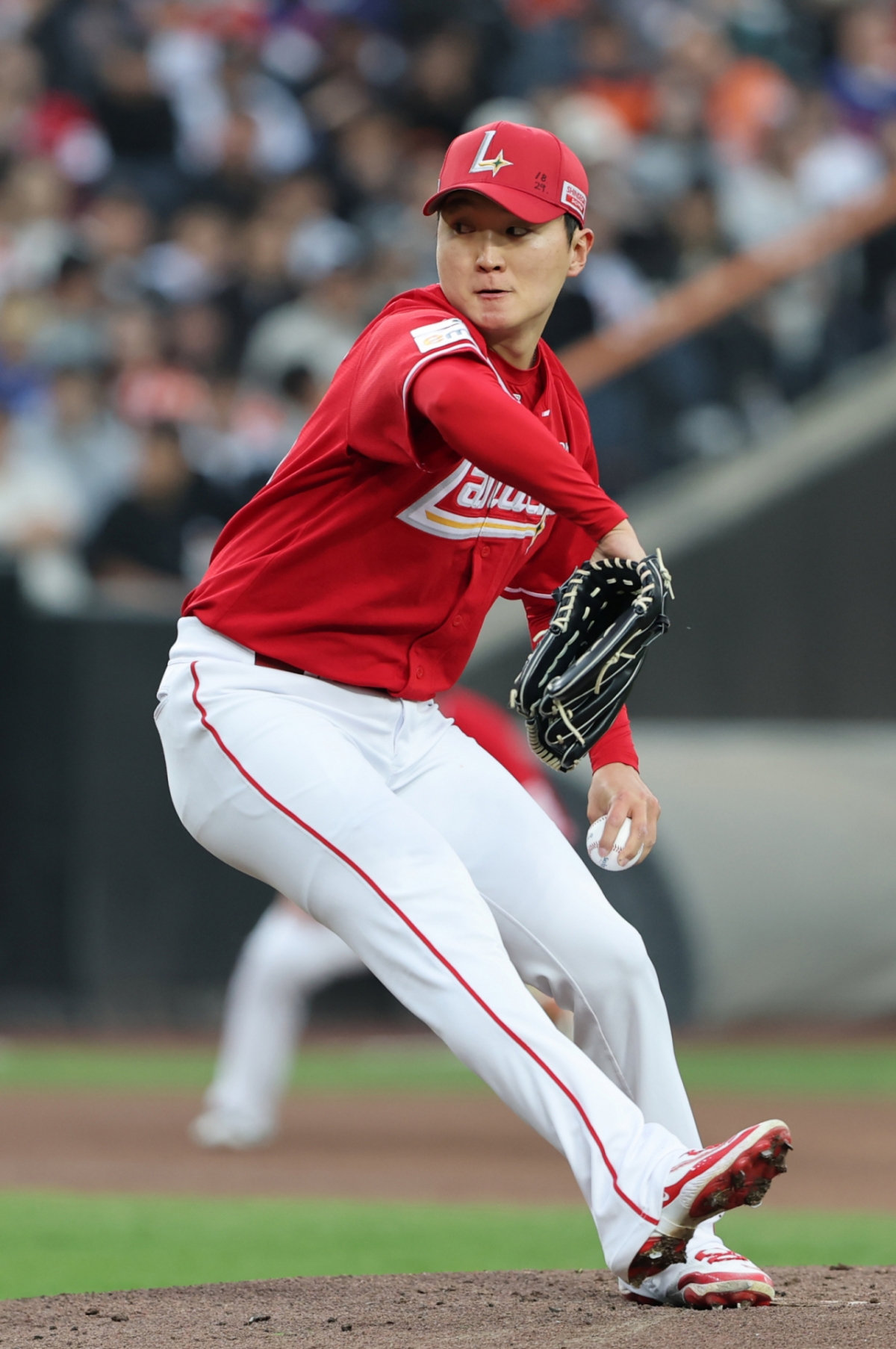 Kim Gun-woo của SSG Landers đang đấu tranh với Hanwha Eagle tại Công viên Bóng chày Sinh mệnh Hanwha ở Daejeon vào ngày 30 trong trận đấu giao hữu với Shinhan SOL KBO League 2026. Ảnh = News1