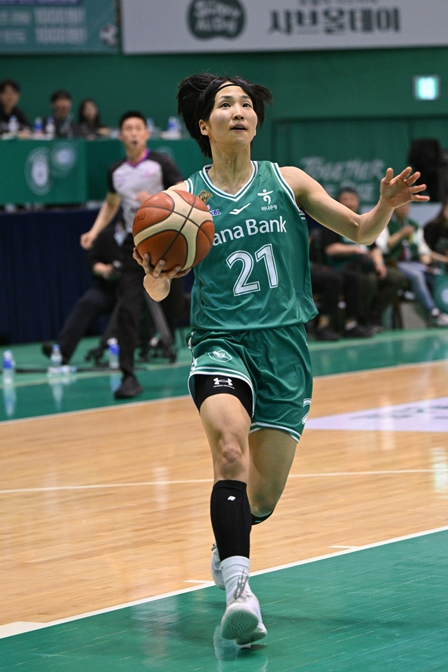 Iijima Saki. /Ảnh = cung cấp WKBL