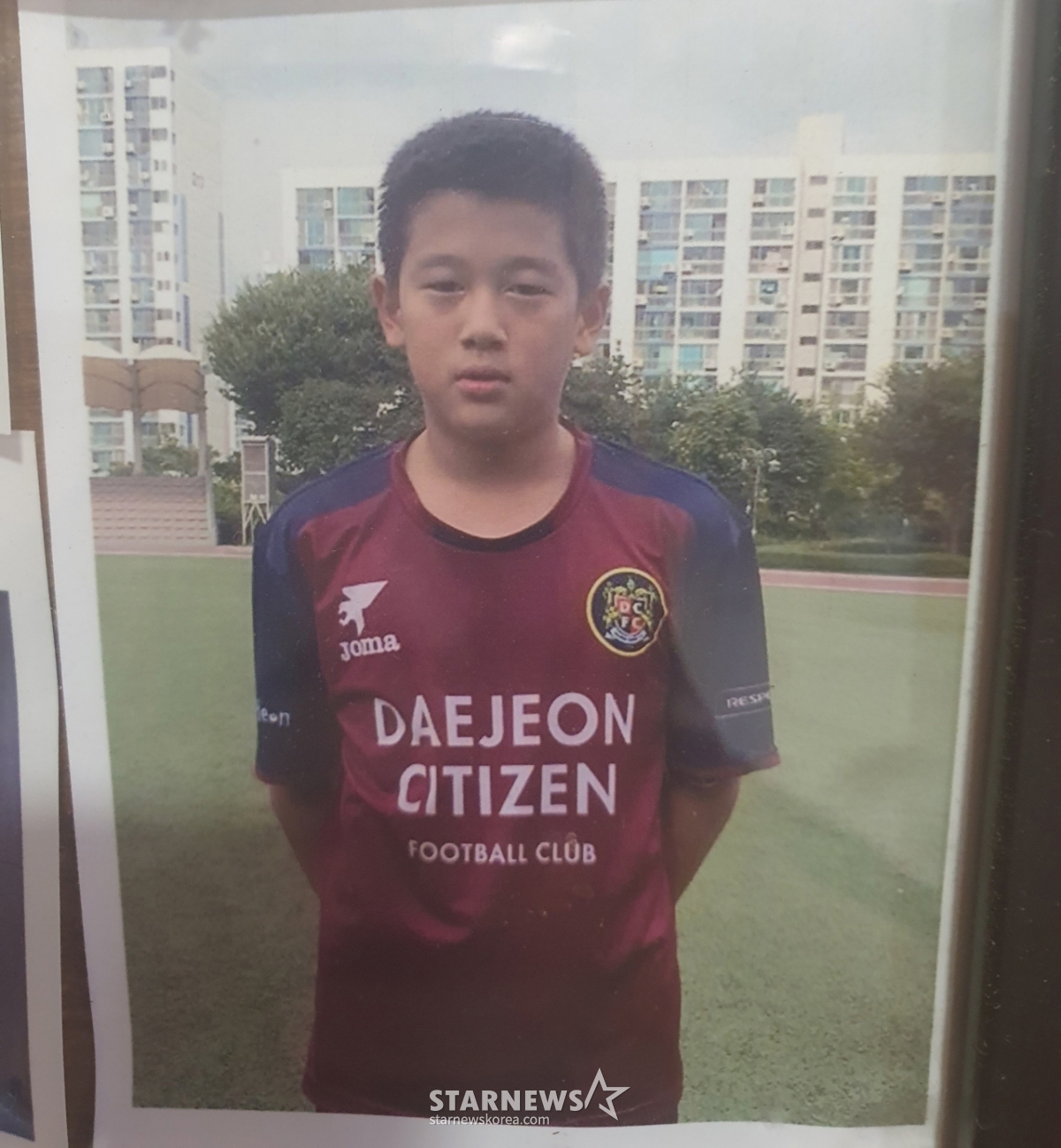 Hình ảnh của Yoon Do Young thời thiếu niên bóng đá. /Ảnh = Phóng viên Park Jae Ho