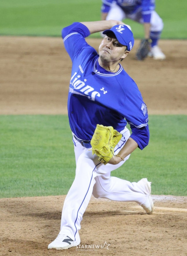 30日、斗山（トゥサン）戦で投球する三星（サムスン）の金テフン。 /写真=キム·ジンギョン待機者